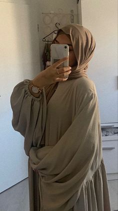 Beige Hijab Outfit, Outfit Ideas Beige, Beige Hijab, Aesthetic Hijabi, Niqab Fashion, Pashmina Hijab Tutorial