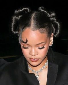 Roaring 20s Hairstyles For Black Women, Pearls In Hair Black Woman, Asian Hair Women, French Roll Hairstyle For Black Women, Editorial Hairstyles, Vogue Hairstyles, Rihanna Hairstyles