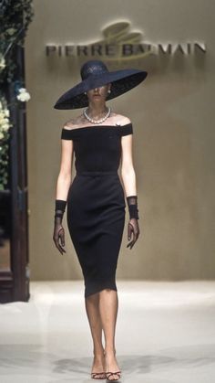 Haute Couture 90s, 1920s Inspired Dresses, Balmain Dress, Black Elegance, High Fashion Runway, Vintage Runway, Runway Dresses, Summer Inspo, 1980s Fashion