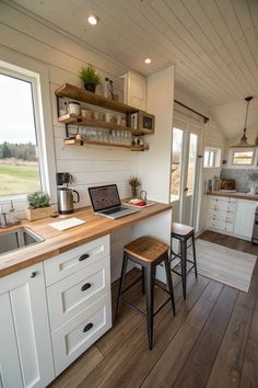 tiny home desk ideas Counter Height Desk, Floating Desk, Mini Desk, Optimize Space, Breakfast Bars, Kitchen Space, Counter Height