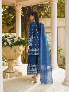 Shamaeel Ansari Pret S4 Formal 2021 is Original Ladies Clothing Brand, and provides both Styles shalwar kameez suits and kurtis. Aurora Shirt, Beautiful Pakistani Dresses, Designer Name, Silk Trousers, Ladies Clothing, Shalwar Kameez, Suit Fabric, Silk Dupatta, Pakistani Outfits