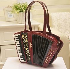 vintage handbag-accordion Accordion Bag, Unusual Handbags, Funky Purses, Unique Handbags, Unique Purses, Novelty Bags, Lv Handbags, Pretty Bags, Celine Luggage Bag