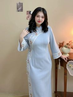 Stand Collar Dress For Spring Tea Ceremony, Long Cheongsam For Tea Ceremony, Spring Cheongsam With Stand Collar For Tea Ceremony, Elegant Embroidered Cheongsam With Stand Collar, Spring Cheongsam For Tea Ceremony With Stand Collar, Elegant Embroidered Cheongsam For Spring, Elegant Ao Dai With Stand Collar For Spring, Elegant Embroidered Ao Dai With Stand Collar, Spring Ao Dai With Stand Collar For Tea Ceremony