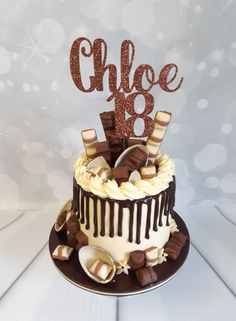 a cake with chocolate and marshmallows on top that says'chose '