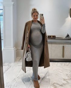 Pregnant New Years Outfit, Preg Outfits, Prego Outfits, Long Sleeve Bodycon Midi Dress, Maternity Casual, Casual Maternity Dress, Pregnancy Pics