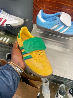 Samba orange green yellow shoes outfit inspo character colour place season outfit Yellow Sambas, Yellow Shoes Outfit, Samba Adidas, Shoes Outfit, Yellow Shoes, Adidas Samba, Shoe Game, Green Yellow, Me Too Shoes