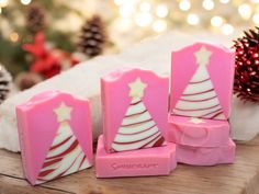 🍬 Candy Cane Christmas Soap Bar 🎄 Unwrap a little holiday magic with our Candy Cane Christmas handcrafted soap bar! This festive soap is decorated with a white, gold, and red striped Christmas tree 🌲, topped with a sparkling gold star ⭐ for that extra holiday shine! Scented like a classic candy cane, it’s the perfect b Striped Christmas Tree, Fruity Candle, Citrus Candle, Peppermint Soap, Holiday Soap, Classic Candy, Clean Candle