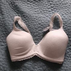 Aerie Cream Wireless Bra Size 32ddd Cream Color With Lace Trim, Outside Lining More Of A Cream Heathered Color Nwt, Super Comfortable Style, Just Was A Little Too Tight In The Band For Me Rn # 54485 Lacey Bra, Aerie Bras, Lace Halter Bralette, Padded Bralette, Nude Bra, Black Lace Bralette, Sport Bra Top, Bralette Crop Top, Unlined Bra