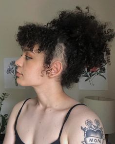 Curly Hair Shaved Side, Undercut Mullet, Shaved Curly Hair, Afro Mullet, Mullet Curly Hair, Curly Hair 3c, Mullet Curly, Undercut Curly Hair, Undercut Hairstyles Women