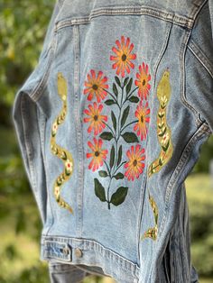 Size MEDIUM unisex THRIFTED denim jacket with hand painted folk art on the back. Sending to a friend? Add a gift message in the space provided. As always, thank you a thousand times for choosing Amanda Rose Makes for your special handmade art. Your support helps me live my dream.  If you have any questions, comments or concerns, email me anytime at @amandaroseyo@gmail.com You can follow me on Instagram for a detailed collection of the work I've done or for inspiration on your piece! @amandarosem Hand Painted Jacket Ideas, Artsy Cotton Denim Jacket For Spring, Artistic Denim Jacket With Custom Artwork For Spring, Spring Artistic Denim Jacket With Custom Artwork, Hand Painted Long Sleeve Denim Jacket For Spring, Spring Denim Jacket With Custom Artwork, Spring Casual Denim Jacket With Custom Artwork, Casual Spring Denim Jacket With Custom Artwork, Artistic Hand Painted Denim Jacket For Fall