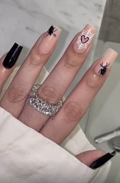 Short Halloween Acrylic Nails, Black Nails Acrylic Coffin, Pink And Black Nails Acrylic, Nail Ideas With Designs, Cute Grunge Nails, Emo Nails Acrylic, Nail Design Halloween, Black Nails Acrylic, Halloween Nails Inspo