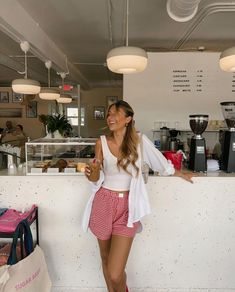 Red Shorts Outfit, Summer Outfits Trendy, Backpacking Outfits, Cute Summer Fits, Fits Summer, Y2k Cute