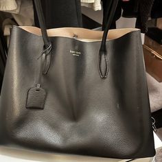 Kate spade Kate Spade Handbags, Black Tote, The Bag, Kate Spade Bag, Kate Spade, Zipper, Handbags, Black