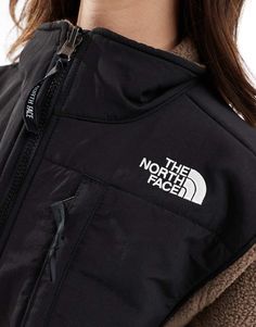 Giacche e Cappotti di The North Face Si abbina perfettamente all'inverno Collo alto Chiusura con cerniera lampo Tasche con zip sul petto e sui lati Logo ricamato Fondo con fermacorda Regular fit Polar Fleece Jacket, Christmas Jumper Dress, Jane Dress, Wide Jeans, Plus Size Skirts, White Trainers, Polar Fleece, Plus Size Pregnancy, Denim Shop