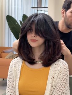 Haircut For Girls Medium Hair, Bangs Haircut For Short Hair, Haircuts Ideas For Short Hair, Short Layered Haircuts For Thinner Hair, Round Short Haircut, Straight One Length Hair, Short Cute Haircuts With Bangs, Short Layer Haircuts For Women, Haircut For Short Length Hair