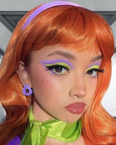 Scooby Makeup Halloween, Cosplay Make Up Ideas, Daphne From Scooby Doo Makeup, Costume Inspired By Movies, Cosplay Party Ideas, Daphne Cosplay Makeup, Scooby Doo Inspired Makeup, Fun Makeup Halloween Costumes, Daphne Halloween Makeup