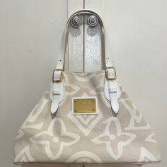 Lv Tahitienne Bag In Very Good Condition There A Small Pen Mark (Pls See Photo) Tou Can Barely Notice It. Clean Inside Small Pen, Louis Vuitton Bags, Cream White, Louis Vuitton Bag, Bag Lady, Conditioner, Louis Vuitton, Pen, Cream