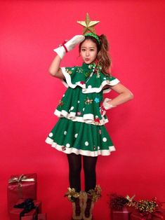 Diy Christmas Outfit, Christmas Costumes Women, Christmas Tree Costume, Funny Christmas Outfits, Diy Christmas Sweater, Christmas Sweater Outfits, Tree Costume, Xmas Costumes, Christmas Dress Up