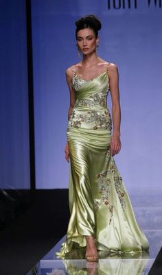 Tony Ward, Fashion Gowns, Moda Chic, Prom Dress Inspiration, Stunning Gowns, Gowns Of Elegance, Designer Gowns, Gorgeous Gowns, Beautiful Gowns