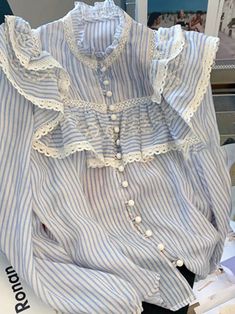 Beige ruffles and lace stripes shirt - Wapas Vintage Style Blouses, Formal Chic, Formal Wear Women, Trending Ideas, Formal Tops, Chic Shirts, Glad Rags, Fashion Design Clothes