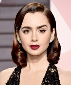 Style Side Swept Bangs, Lily Collins Short Hair, Bangs For Round Face, Swept Bangs, Bangs With Medium Hair