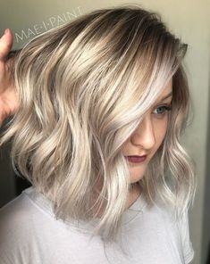 Silver And Golden Blonde Bob Balayage Lob, Beige Blond, Medium Blonde Hair, Womens Haircuts Medium, Balayage Blonde, Medium Blonde, Mid Length Hair, Blonde Bobs