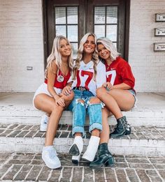 Looking for tailgate outfits? Check out these gameday outfits and gameday outfit ideas. Whether you're looking for college gameday outfits or tailgate outfits for the cold weather, you'll love these options. Bama Gameday Outfit, Alabama Gameday Outfit, Alabama Football Game, Bama Gameday, College Football Game Outfit, College Tailgate Outfit, College Football Outfits, Football Tailgate Outfit, College Gameday Outfits