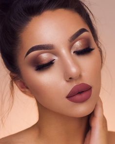 Dark Pink Lipstick, Pink Lipstick Makeup, Soft Smokey Eye, Smokey Eye Makeup Look, Party Make-up, Reflux Diet, Party Makeup Looks