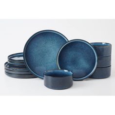 the blue dishes are stacked on top of each other