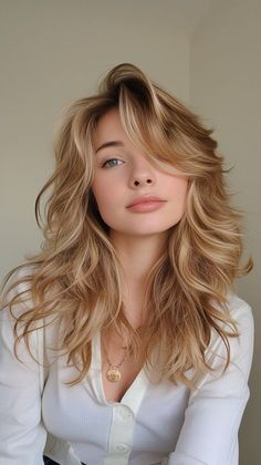 Honey Blonde Hair, Long Blonde, Long Blonde Hair, Hair Color Trends, Blonde Balayage, Balayage Hair, Trendy Hairstyles, Wavy Hair, Hair Hacks