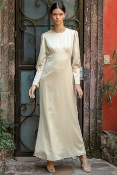 Cream Satin Long Sleeve Maxi Dress Long Dress Hijab, Feminine Texture, Modest Maxi, Dress Book, Structured Dress, Swimsuits Outfits, Silk Dress Long, Satin Long Sleeve, Arab Fashion