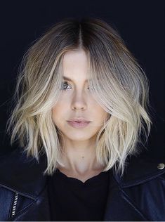 I'm thinking this length and maybe this coloring, but I do NOT do well with a middle part :) Bob Fashion, Short Hairdos, Hair Bob, Penteado Cabelo Curto, Hair Fashion, Ash Blonde, Hair Envy, Hair Colour