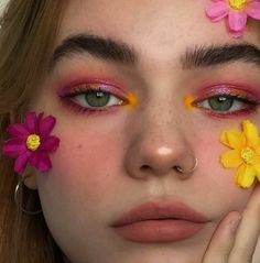 Make Up Designs, Indie Makeup, Beauty Make-up, Colorful Eye Makeup, Makeup Eye Looks, How To Apply Lipstick, Makeup Hacks