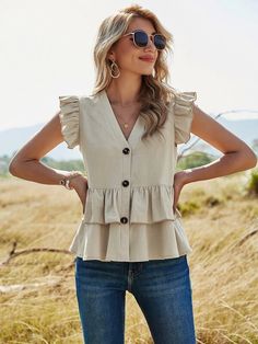 Camisa a capas con botón ribete con fruncido unicolor | Mode de Mujer | SHEIN España Style Année 80, Ruffles Top, Grunge Shirt, Patch Work Blouse, Layered Blouse, V Neck Blouse, Sleeves (women), Mode Vintage, Blouse Vintage