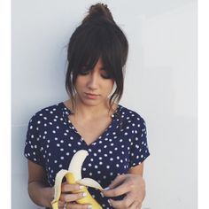 Chloe -- "I still sing "hollaback girl" every time I spell banana" Hairstyles Pony, Pony Hairstyles, Chloe Bennet, Trendy Haircuts, Penteado Cabelo Curto, Short Hairstyle, Haircuts With Bangs, Curtain Bangs