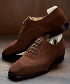 Mens Suede Shoes, Suede Oxfords, Mens Fashion Smart, Oxford Dress Shoes, How To Make Shoes, Well Dressed Men, Handmade Shoes, Suede Shoes, Womens Oxfords