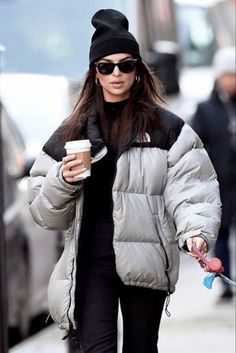 Rich Winter, Fashion Workshop, Aspen Ski, Winter Things, Outfit Oversize, Model Off Duty, Hot Chocolate Marshmallows, Red Chanel, Winter Girl