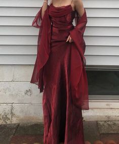 Gaun Koktail, Simple Prom Dress, Burgundy Prom Dress, Prom Dress Inspiration, Pretty Prom Dresses, Fairytale Dress, Prom Outfits, Grad Dresses, Glam Dresses