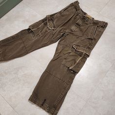 Selling Vintage 2000s Vtg Y2k Gap Mens 36x28 Military Combat Paratrooper Cargo Pants Many Pockets Heavyweight. It Is Extremely Rare. You Can See The Condition From The Photos. You Can Get Further Information From Looking At What Is Shown In The Photos. Pricing Low To Sell Fast. I Offer Combined Shipping On Multiple Purchases. All Purchases Should Arrive Within 2 To 9 Days. International Buyers Should Expect Longer Shipping Time. If There Are Any Issues Please Do The Right Thing And Message Me Before Leaving Feedback. Do The Right Thing, Military Combat, Gap Pants, Vintage 2000s, Cargo Pants, To Sell, Mens Pants, Gap, Man Shop