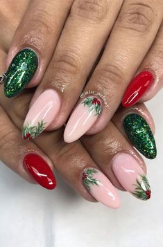 Christmas Berry Nails, Mistletoe Nails Christmas, Mistletoe Nail Design, Christmas Nail Extensions, Christmas Festive Nails, Tartan Nails Christmas, Christmas Mistletoe Nails, Red And Green Xmas Nails, Miseltoe Nails