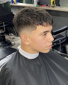 French Crop With Taper Fade, 2 By 3 Haircut Men, French Crop Fade Haircut Men, Frans Crop Hair, French Crop With Fade, French Taper Fade, France Crop Haircut, Taper Court, French Top Haircut Men