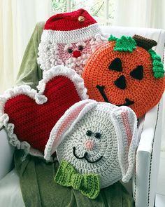 Holiday Pillows Crochet Pattern Set 1 -Crochet on The Double - Maggie's Crochet Pillows Crochet, Light Worsted Weight Yarn, شال كروشيه, Crochet Pillows, Easy Crochet Projects, Holiday Crochet, Crochet Cushions, Holiday Pillows, Crochet Pillow