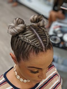 Festival Hair Braids, Space Buns Hair, Two Buns, Hairstyle Examples, Rave Hair, Hairstyles Natural, Hairstyles Braided, Dance Hairstyles, Hairstyles Men