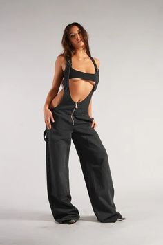 The Plunge / Vintage Black – Revice Overall Women, Denim Suspenders, Drape Pants, Jeans Overall, Salopette Jeans, Streetwear Mode, Black Overalls, Suspender Pants, Pockets Fashion