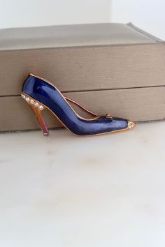 Vintage Navy Blue Gold High Heel Shoe Brooch. Length: 1" Width: 2 1/8" Vintage condition! missing crystals please zoom in. Back to the shop: https://www.etsy.com/shop/SusVintage?ref=hdr_shop_menu Don't hesitate to contact me if you have any further questions. Thank you for looking!! Gold High Heels, Blue Gold, High Heel Shoes, Bleu Marine, High Heel, Brooches, Bathing Beauties, Accessory Gift, Navy Blue