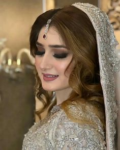 Bridal looks bridal dress ideas bridal makeup ideas makeup ideas Sider Makeup And Hairstyle, Makeup Bridal Looks, Barat Makeup, Bridal Dress Ideas, Couple Dressing, Pakistani Makeup Looks, Pakistan Bride, Asian Bridal Hair