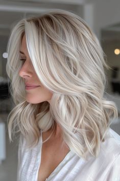 60+ Gorgeous Blonde Balayage Ideas for an Effortless Look Bayalage Technique, Blonde Balayage Ideas, Literally Me Characters, Icy Blonde Balayage, Beige Blonde Balayage, Dark Brown Hair Balayage, Winter Blonde Hair, Platinum Blonde Balayage, Balayage Ideas