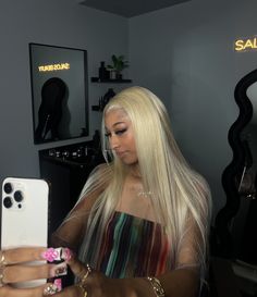 i love how she’s always trying a new color 👱🏽‍♀️ can never go wrong with blondeeee service: frontal wig install • • located in: 📍Gaithersburg, MD • • wig customization and install bookings are open via dms! 🤎 • • #wigcustomization #wiginstall #hairstylist #lacewig