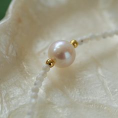 Material: 18K gold plated + freshwater pearl + shell This Passepartout-style necklace is constructed using a combination of natural shells and pearls, creating a look that is gentle and elegant. The small shell beads rotate with the body while a round, warm pearl sits at the center, making this a more advanced, versatile, and sophisticated piece. Shells And Pearls, Necklace Shell, Floating Necklace, Natural Pearl, Handcrafted Necklace, Pearl Shell, Unique Gemstones, 925 Silver Jewelry, Swarovski Pearls