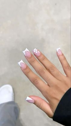 Short French Nails Flowers, White French With Blue Design, Flower On Ring Finger Nails, Plain Nails With Flowers, French Tip With Flowers Square, French Tip Hawaii Flower Nails, Nails French Tip Flowers, Nail Ideas For 10 Yr, Summer Nails Simple Square